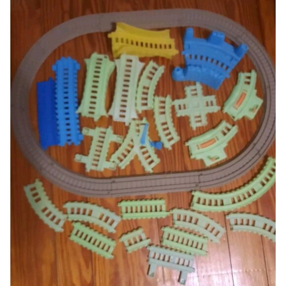 Thomas & Friends Trackmaster Mixed lot of 33 Track Pieces - Picture 1 of 6